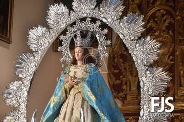 Engalanamiento de la imagen durante la jornada de este viernes/Francisco Santana Ravelo.
